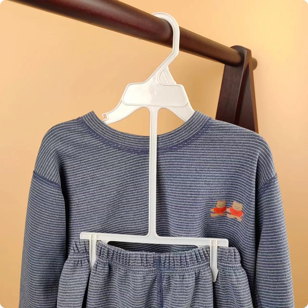 Baby Clothing Display Stand - 10 pcs Gantungan Baju Plastik Anak-Anak,